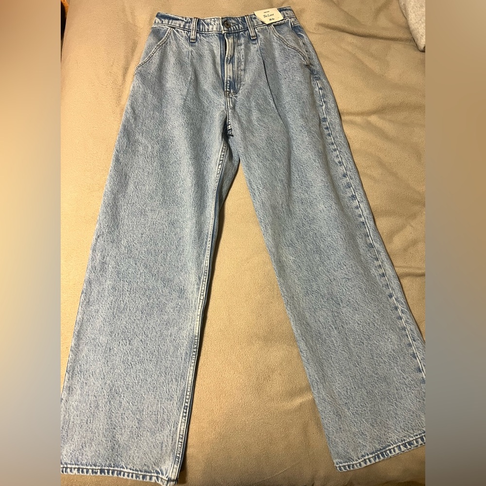 BRAND NEW WITH TAGS. Abercrombie & Fitch ‘The Loose’ Jean. Size 6/28